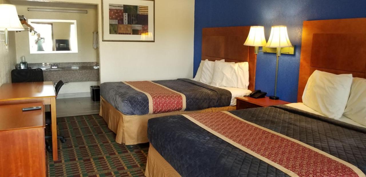 Executive Inn Виктория Экстерьер фото